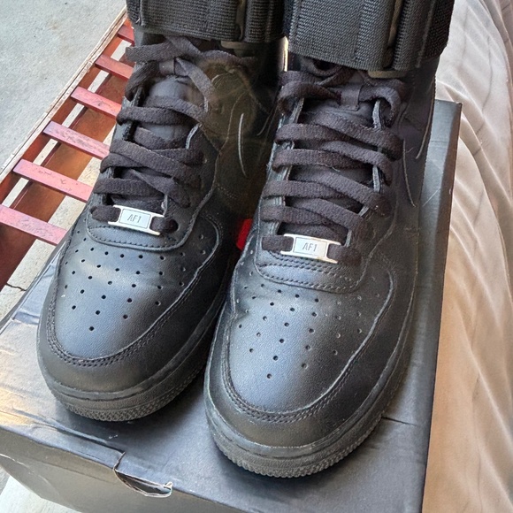 Nike Air Force One mid triple black - Picture 2 of 5